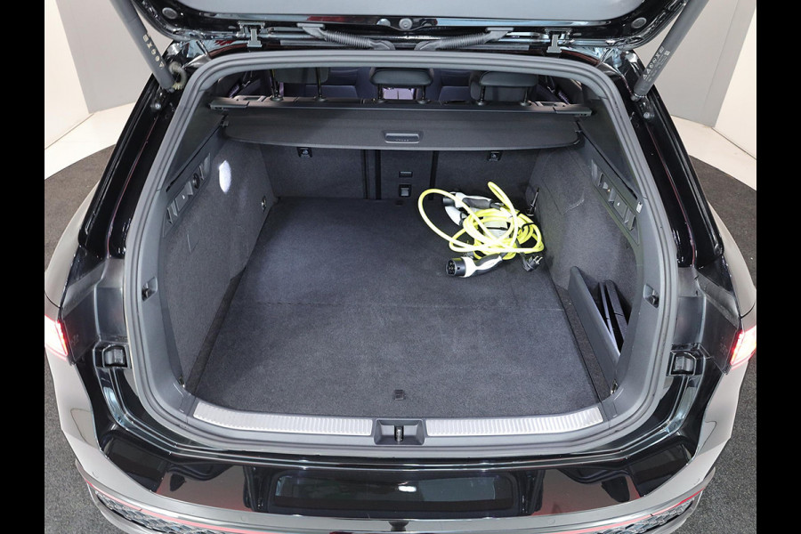 Volkswagen Passat Variant 1.5 eHybrid R-Line Edition 272PK PHEV | Panorama dak | Harman Kardon geluidsinstallatie | Trekhaak | Black style |