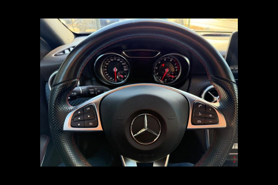 Mercedes-Benz A-Klasse 180 Ambition AMG-Line ,Navigatie, Xenon/Led, Lm velgen, afn.Trekhaak,