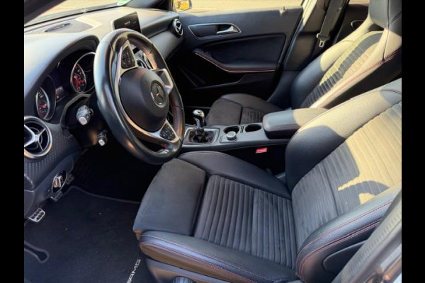 Mercedes-Benz A-Klasse 180 Ambition AMG-Line ,Navigatie, Xenon/Led, Lm velgen, afn.Trekhaak,