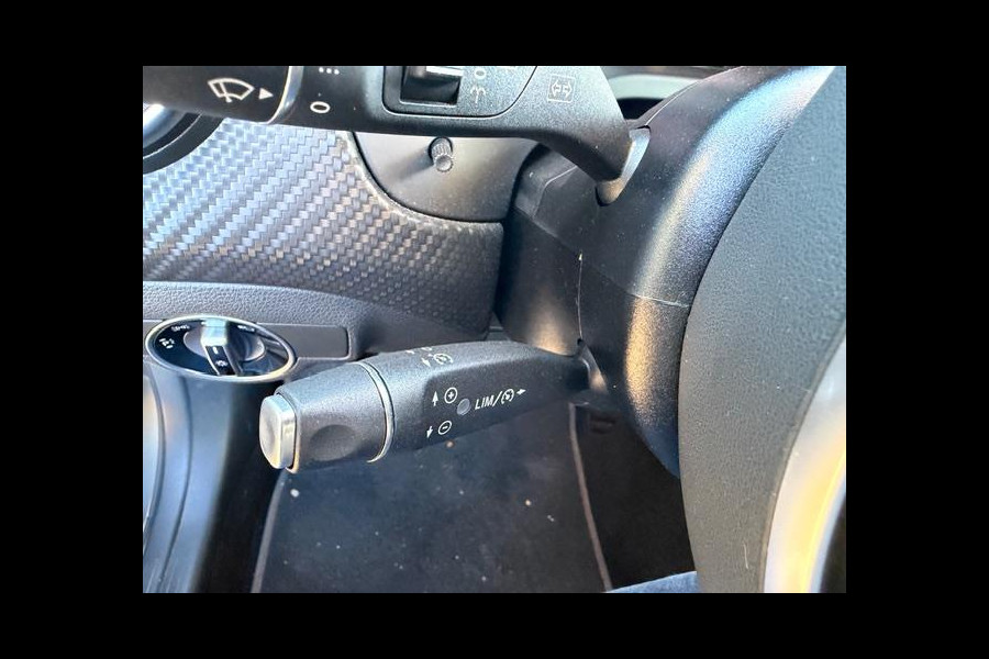 Mercedes-Benz A-Klasse 180 Ambition AMG-Line ,Navigatie, Xenon/Led, Lm velgen, afn.Trekhaak,