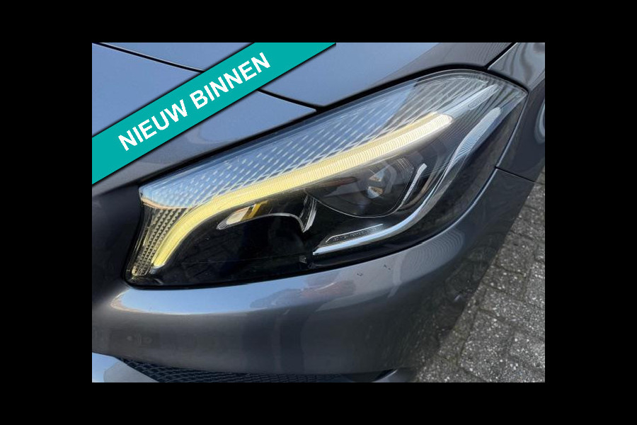 Mercedes-Benz A-Klasse 180 Ambition AMG-Line ,Navigatie, Xenon/Led, Lm velgen, afn.Trekhaak,