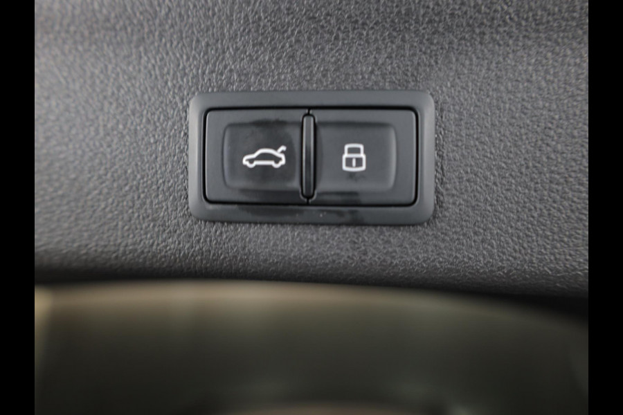 Audi A6 Avant 55 TFSI e quattro S edition 367pk | Panoramadak | Head up Display | Wegklapbare trekhaak | Adaptieve cruise controle | Parkeercamera