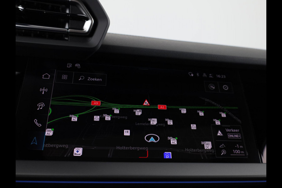 Audi A3 Sportback 45 TFSI e S edition Competition 272pk | Panoramadak | Sonos Premium Audio | 19 inch Lichtmetalen velgen | Parkeercamera