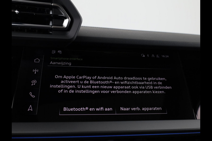 Audi A3 Sportback 45 TFSI e S edition Competition 272pk | Panoramadak | Sonos Premium Audio | 19 inch Lichtmetalen velgen | Parkeercamera