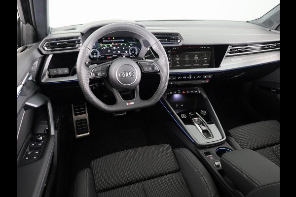 Audi A3 Sportback 45 TFSI e S edition Competition 272pk | Panoramadak | Sonos Premium Audio | 19 inch Lichtmetalen velgen | Parkeercamera