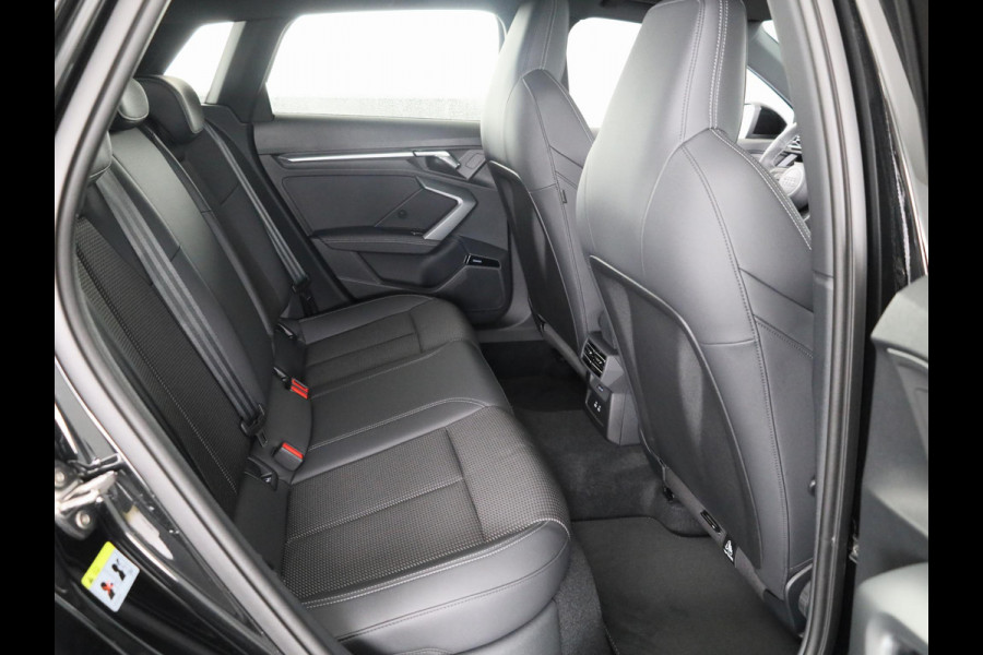 Audi A3 Sportback 45 TFSI e S edition Competition 272pk | Panoramadak | Sonos Premium Audio | 19 inch Lichtmetalen velgen | Parkeercamera