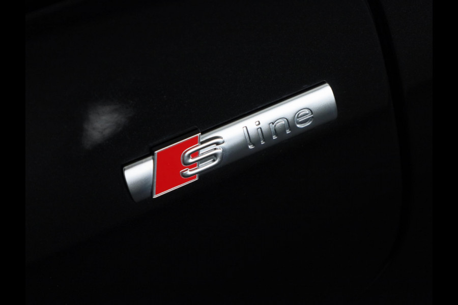 Audi A3 Sportback 45 TFSI e S edition Competition 272pk | Panoramadak | Sonos Premium Audio | 19 inch Lichtmetalen velgen | Parkeercamera