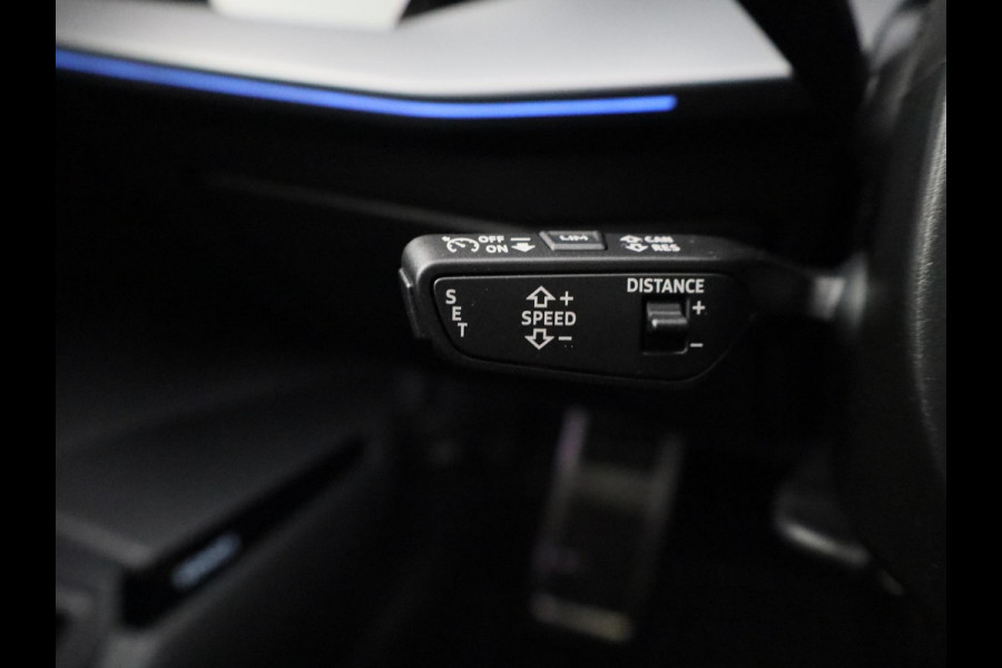 Audi A3 Sportback 45 TFSI e S edition Competition 272pk | Panoramadak | Sonos Premium Audio | 19 inch Lichtmetalen velgen | Parkeercamera