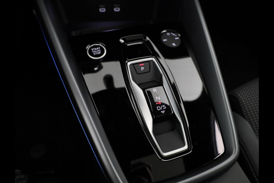 Audi A3 Sportback 45 TFSI e S edition Competition 272pk | Panoramadak | Sonos Premium Audio | 19 inch Lichtmetalen velgen | Parkeercamera