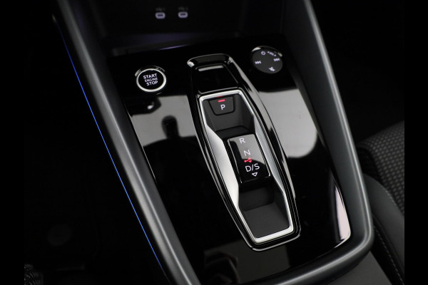 Audi A3 Sportback 45 TFSI e S edition Competition 272pk | Panoramadak | Sonos Premium Audio | 19 inch Lichtmetalen velgen | Parkeercamera