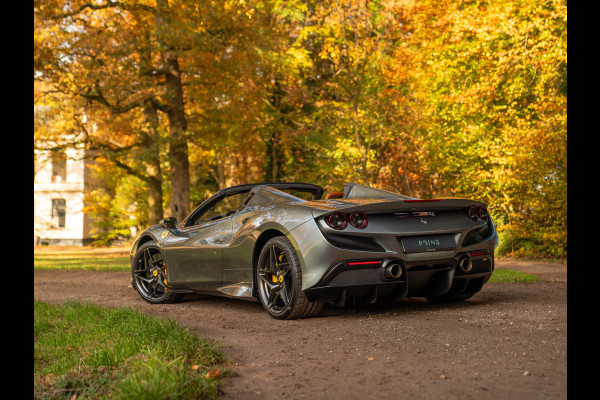 Ferrari F8 Spider 3.9 V8 HELE | Atelier Car | Grigio Coburn | Daytona Racing Seats | Lift | Pass. display