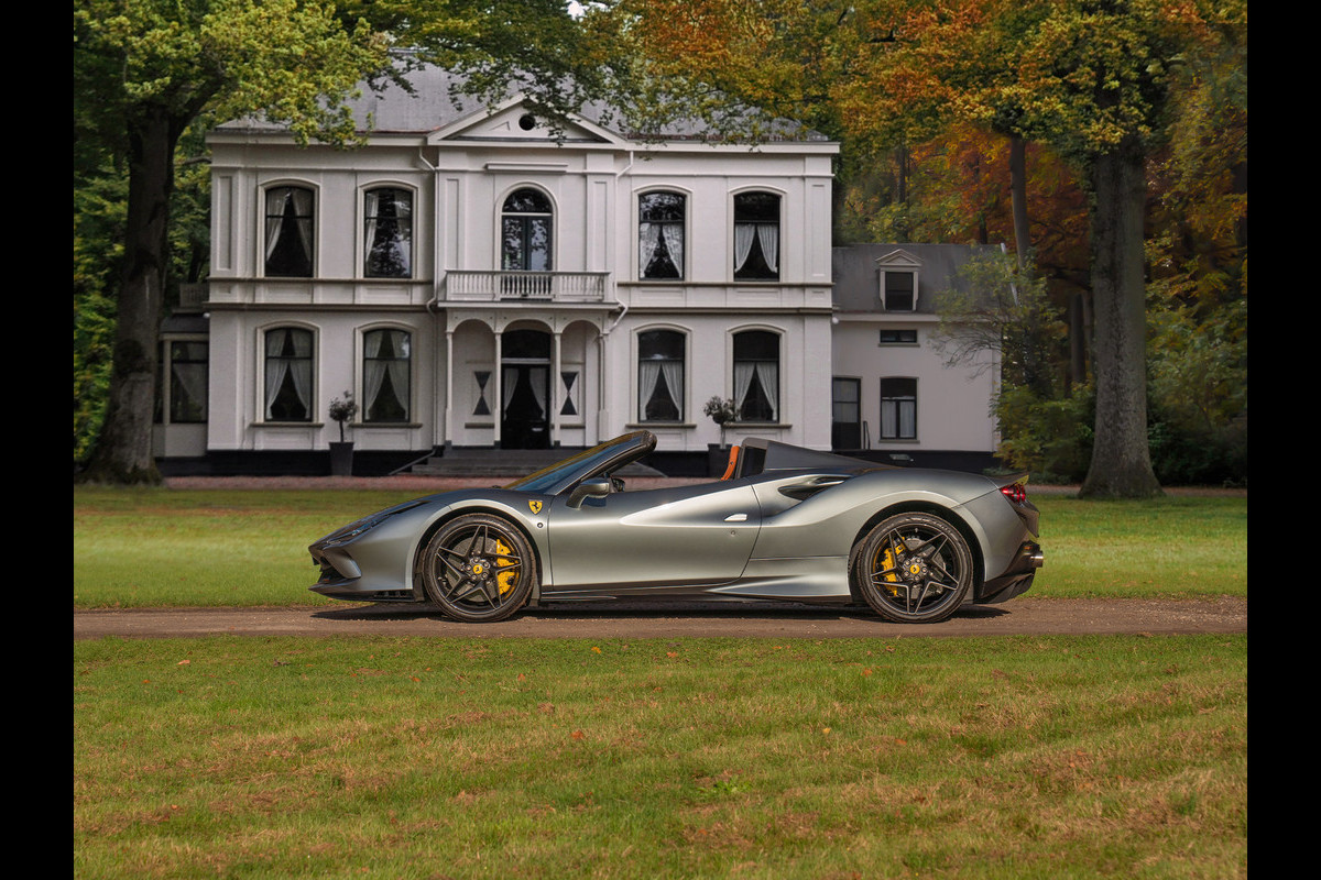 Ferrari F8 Spider 3.9 V8 HELE | Atelier Car | Grigio Coburn | Daytona Racing Seats | Lift | Pass. display