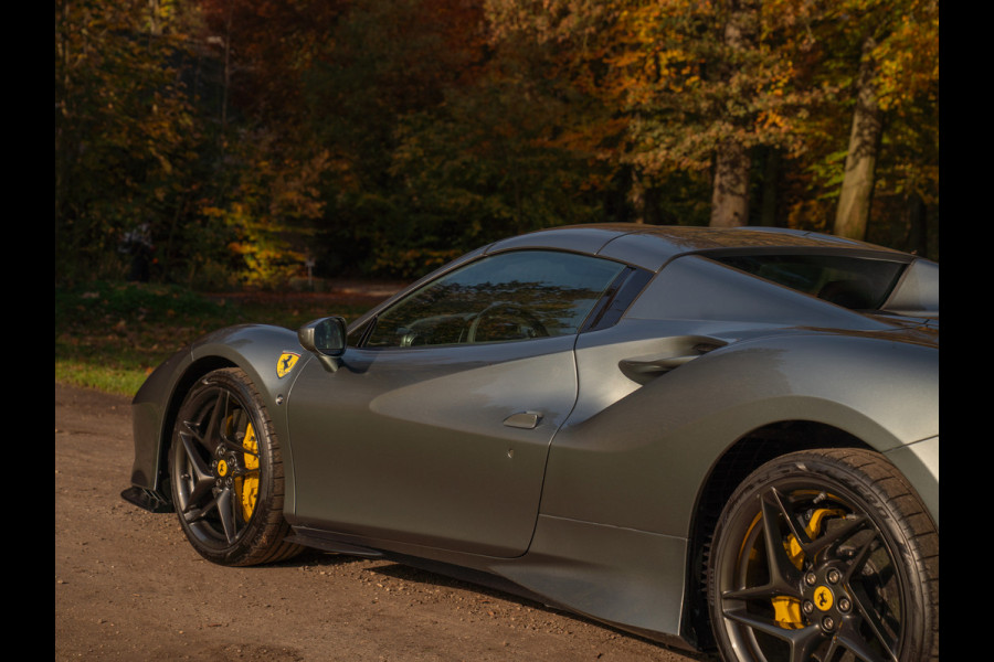 Ferrari F8 Spider 3.9 V8 HELE | Atelier Car | Grigio Coburn | Daytona Racing Seats | Lift | Pass. display