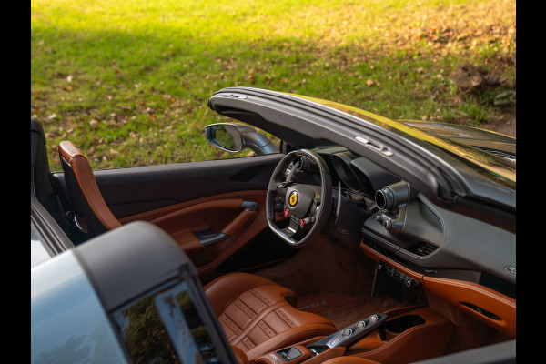 Ferrari F8 Spider 3.9 V8 HELE | Atelier Car | Grigio Coburn | Daytona Racing Seats | Lift | Pass. display