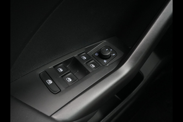 Volkswagen T-Cross 1.0 TSI 115pk DSG Life Edition Navigatie Camera Stoelverwarming Acc 241