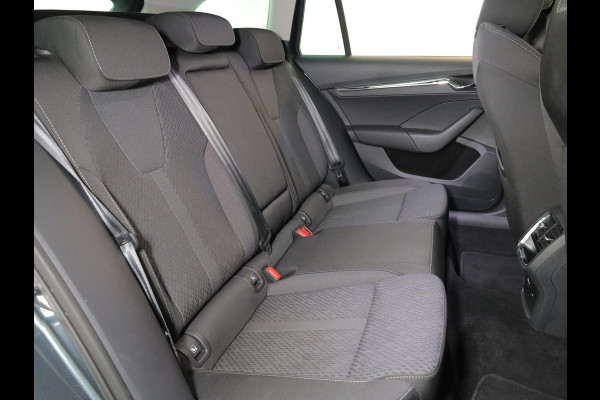 Škoda Octavia Combi 1.4 TSI iV PHEV Business Edition Plus 204pk| Navi| trekhaak| 18'LM-velgen |verwarmde stln+voorruit