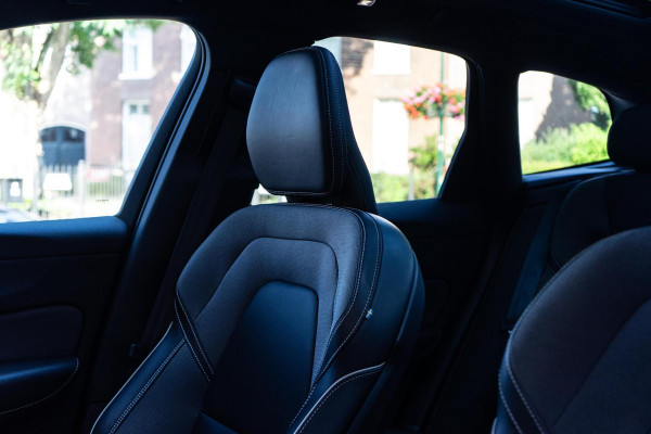 Volvo XC60 2.0 B4 R-Design Pano / Camera / Memory