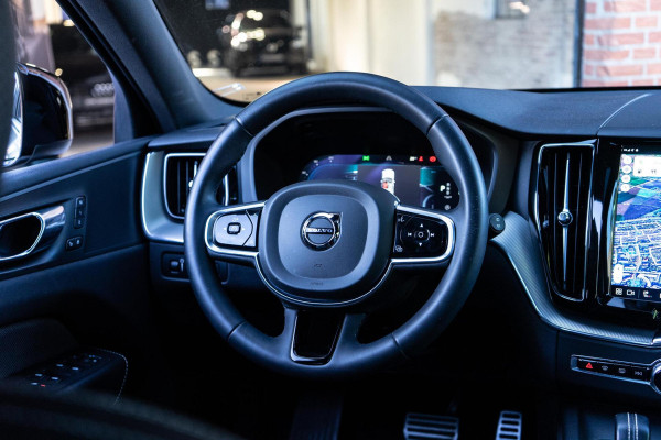 Volvo XC60 2.0 B4 R-Design Pano / Camera / Memory