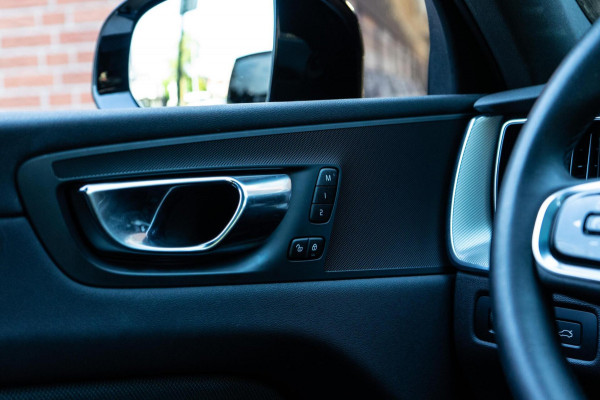 Volvo XC60 2.0 B4 R-Design Pano / Camera / Memory