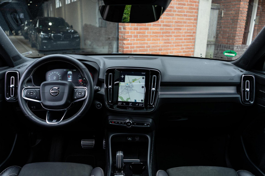 Volvo XC40 2.0 T4 R-Design Pano / H&K / Trekhaak