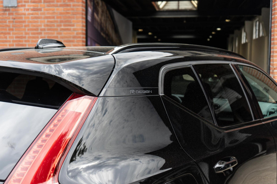 Volvo XC40 2.0 T4 R-Design Pano / H&K / Trekhaak