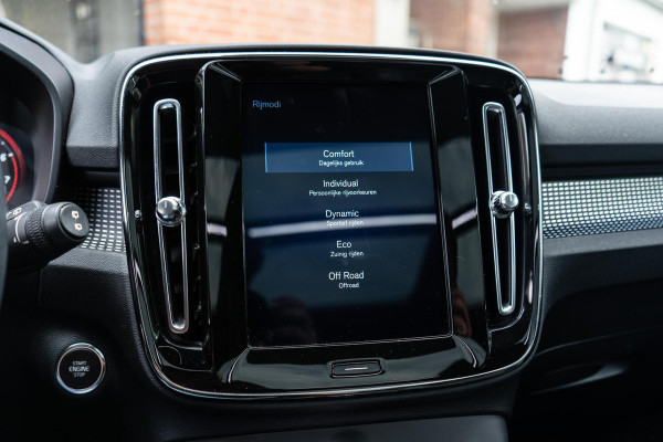 Volvo XC40 2.0 T4 R-Design Pano / H&K / Trekhaak