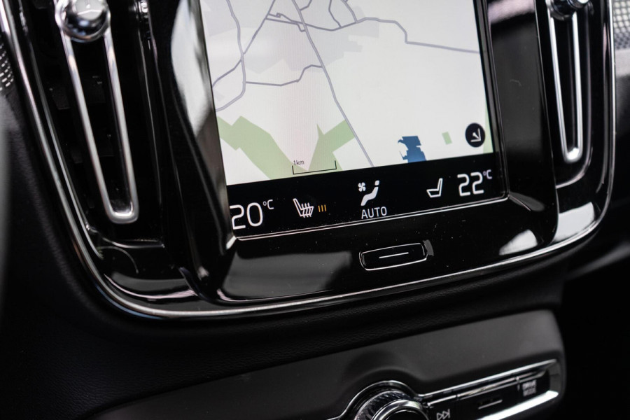 Volvo XC40 2.0 T4 R-Design Pano / H&K / Trekhaak