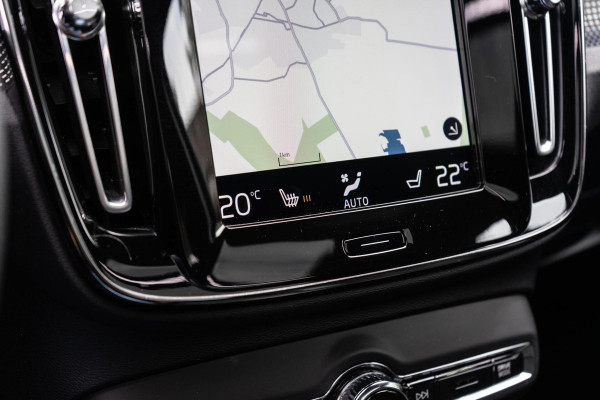 Volvo XC40 2.0 T4 R-Design Pano / H&K / Trekhaak