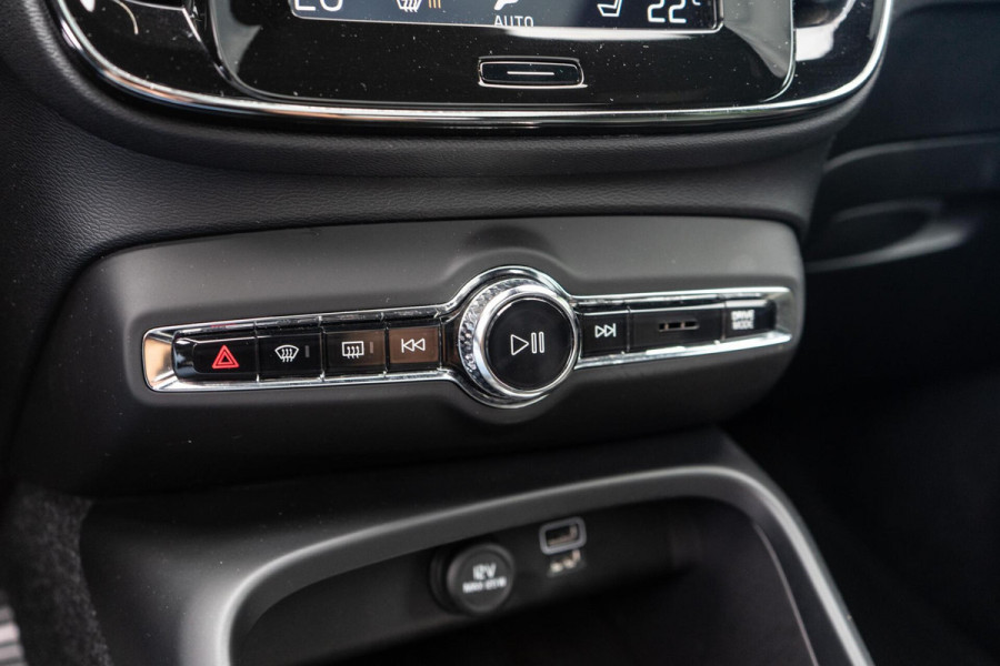 Volvo XC40 2.0 T4 R-Design Pano / H&K / Trekhaak