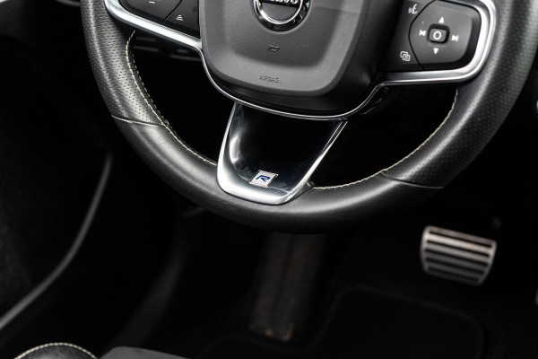 Volvo XC40 2.0 T4 R-Design Pano / H&K / Trekhaak