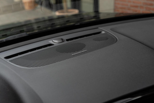 Volvo XC40 2.0 T4 R-Design Pano / H&K / Trekhaak