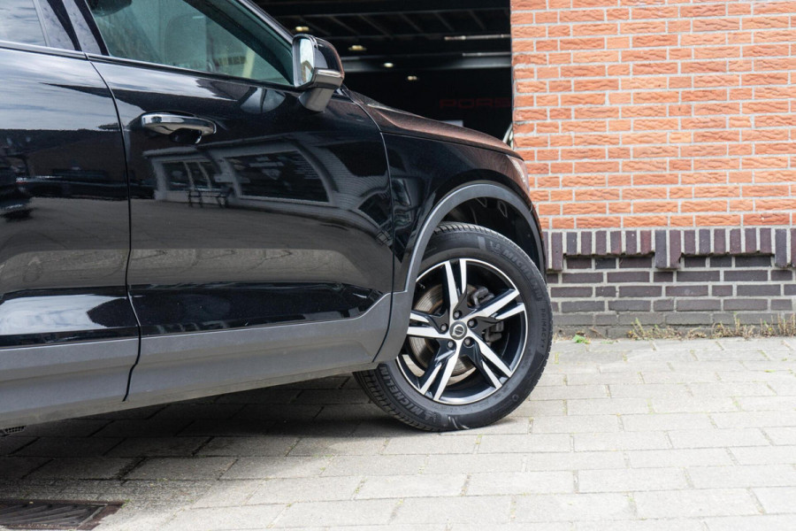 Volvo XC40 2.0 T4 R-Design Pano / H&K / Trekhaak
