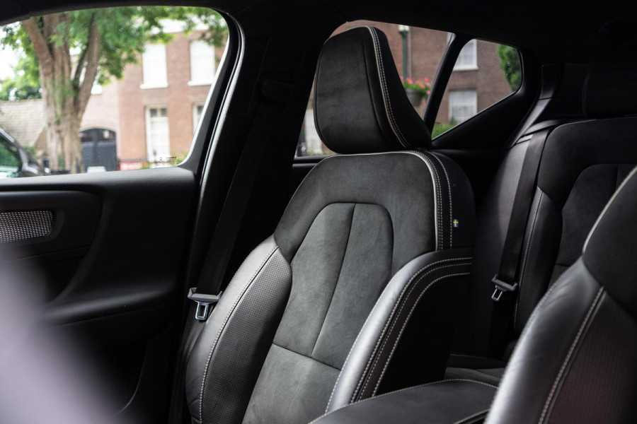 Volvo XC40 2.0 T4 R-Design Pano / H&K / Trekhaak