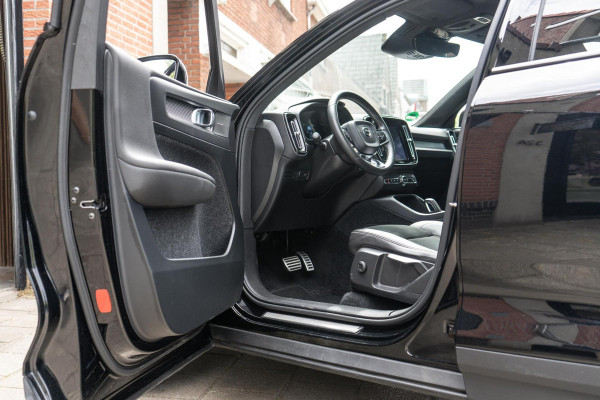 Volvo XC40 2.0 T4 R-Design Pano / H&K / Trekhaak