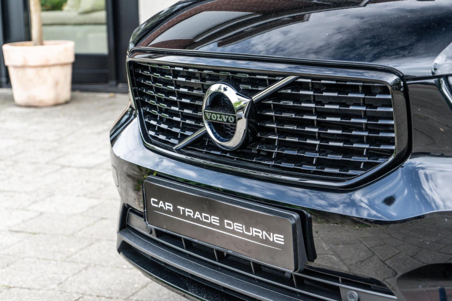 Volvo XC40 2.0 T4 R-Design Pano / H&K / Trekhaak