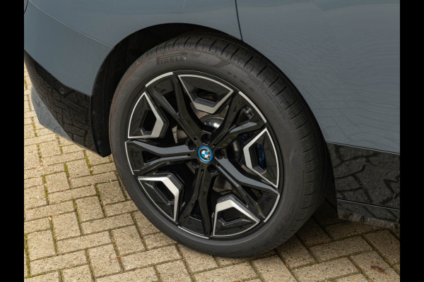BMW iX xDrive50 - 112 kWh - Sportpakket - Driving Ass Prof - Head-up