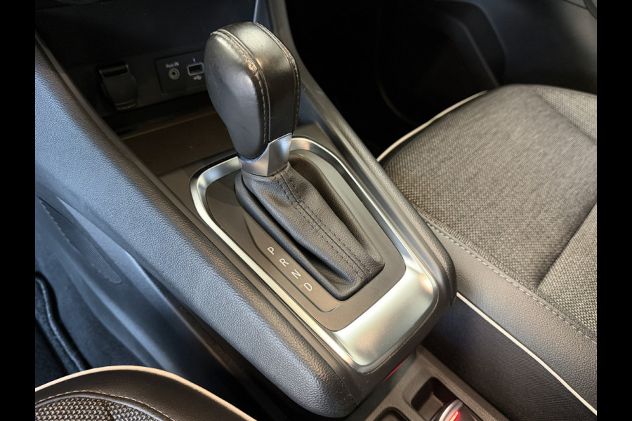 Renault Captur 1.3 TCe AUT 130 Intens | Groot Navi | Carplay | 17" | Stoelverwarming | Camera | PDC V+A | Keyless | 100% Renault onderhouden!