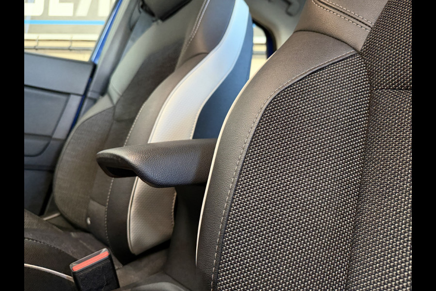 Renault Captur 1.3 TCe AUT 130 Intens | Groot Navi | Carplay | 17" | Stoelverwarming | Camera | PDC V+A | Keyless | 100% Renault onderhouden!