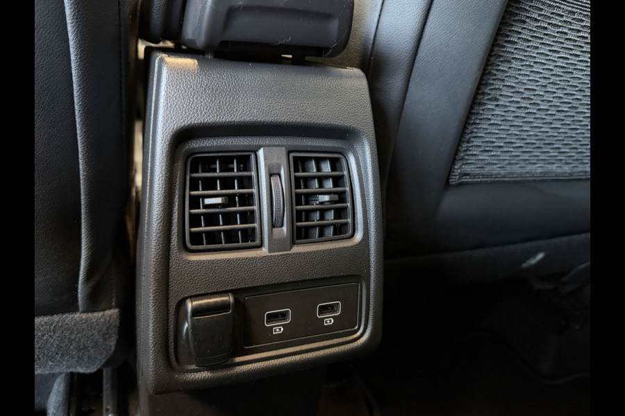 Renault Captur 1.3 TCe AUT 130 Intens | Groot Navi | Carplay | 17" | Stoelverwarming | Camera | PDC V+A | Keyless | 100% Renault onderhouden!