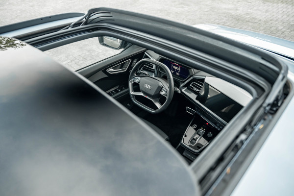 Audi Q4 e-tron 50 quattro S edition 77 kWh Matrix, ACC, Panorama, trekhaak