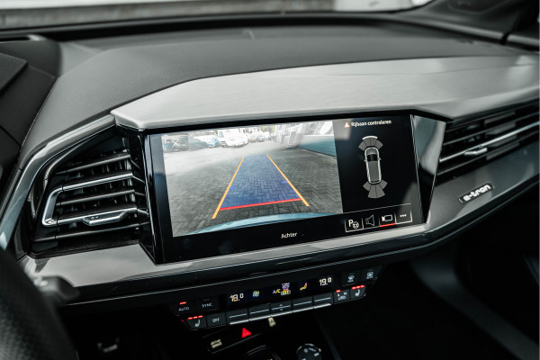 Audi Q4 e-tron 50 quattro S edition 77 kWh Matrix, ACC, Panorama, trekhaak