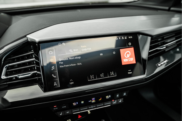 Audi Q4 e-tron 50 quattro S edition 77 kWh Matrix, ACC, Panorama, trekhaak