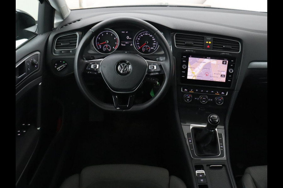 Volkswagen Golf 1.5 TSI Comfortline Business | Trekhaak | Stoelverwarming | Massage | Carplay | Navigatie | Parkeerhulp | Adaptive cruise | Climate control | LED | Bluetooth