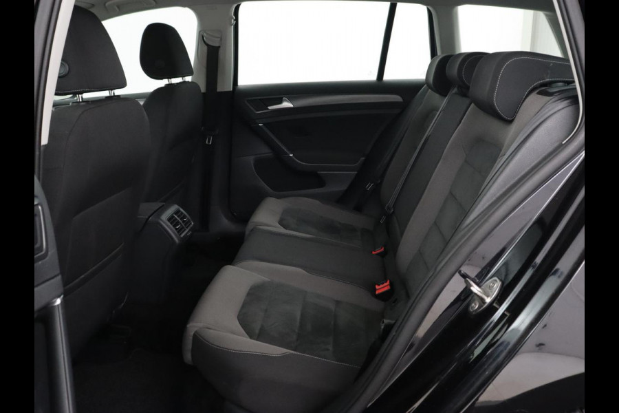 Volkswagen Golf 1.5 TSI Comfortline Business | Trekhaak | Stoelverwarming | Massage | Carplay | Navigatie | Parkeerhulp | Adaptive cruise | Climate control | LED | Bluetooth