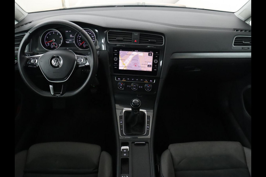 Volkswagen Golf 1.5 TSI Comfortline Business | Trekhaak | Stoelverwarming | Massage | Carplay | Navigatie | Parkeerhulp | Adaptive cruise | Climate control | LED | Bluetooth