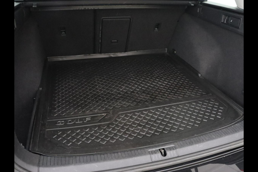 Volkswagen Golf 1.5 TSI Comfortline Business | Trekhaak | Stoelverwarming | Massage | Carplay | Navigatie | Parkeerhulp | Adaptive cruise | Climate control | LED | Bluetooth