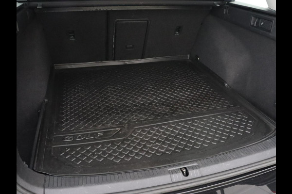 Volkswagen Golf 1.5 TSI Comfortline Business | Trekhaak | Stoelverwarming | Massage | Carplay | Navigatie | Parkeerhulp | Adaptive cruise | Climate control | LED | Bluetooth