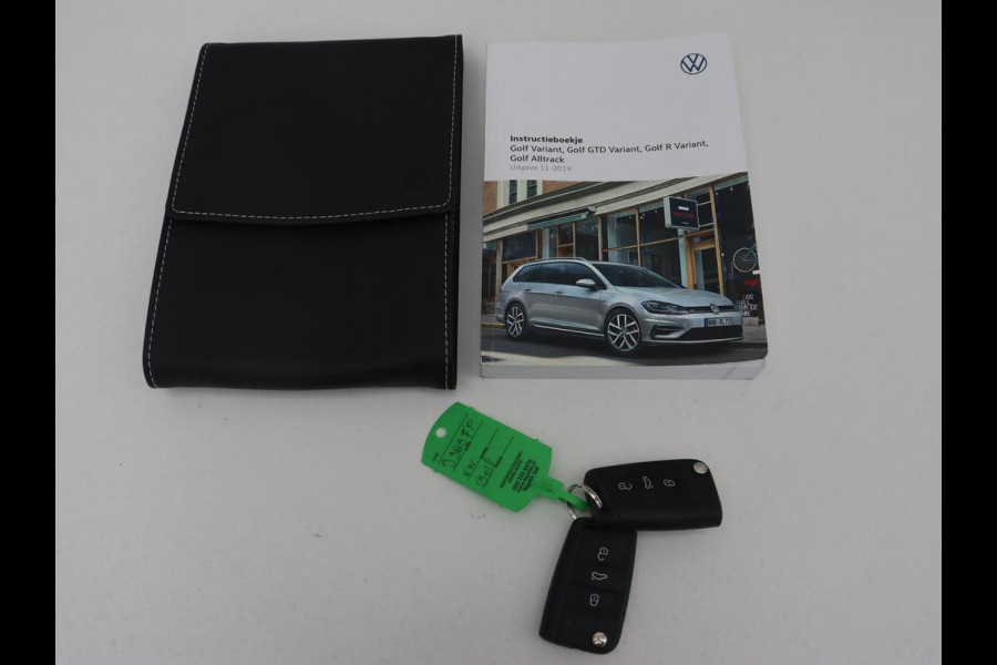 Volkswagen Golf 1.5 TSI Comfortline Business | Trekhaak | Stoelverwarming | Massage | Carplay | Navigatie | Parkeerhulp | Adaptive cruise | Climate control | LED | Bluetooth