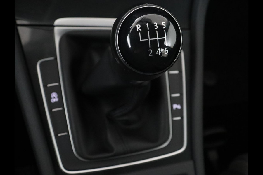 Volkswagen Golf 1.5 TSI Comfortline Business | Trekhaak | Stoelverwarming | Massage | Carplay | Navigatie | Parkeerhulp | Adaptive cruise | Climate control | LED | Bluetooth