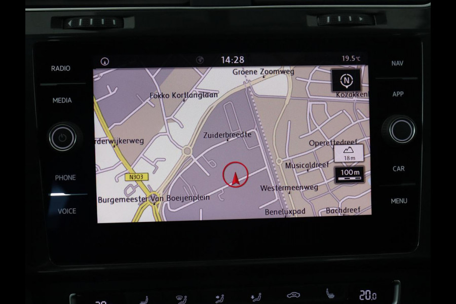 Volkswagen Golf 1.5 TSI Comfortline Business | Trekhaak | Stoelverwarming | Massage | Carplay | Navigatie | Parkeerhulp | Adaptive cruise | Climate control | LED | Bluetooth